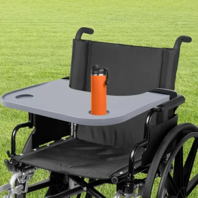 Tablette grise pour fauteuil roulant avec porte-gobelet – image 2
